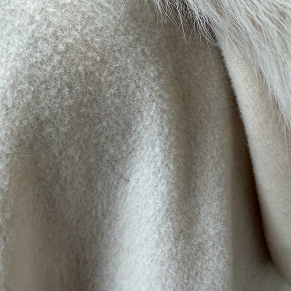 Vintage Cream Wool Alex Hayes Cape with Faux Fur Trim - Picture 8 of 12